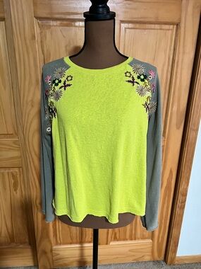 NATURAL LIFE Lime Green Front with Gray Sleeves Embroidered Long-Sleeve Tee